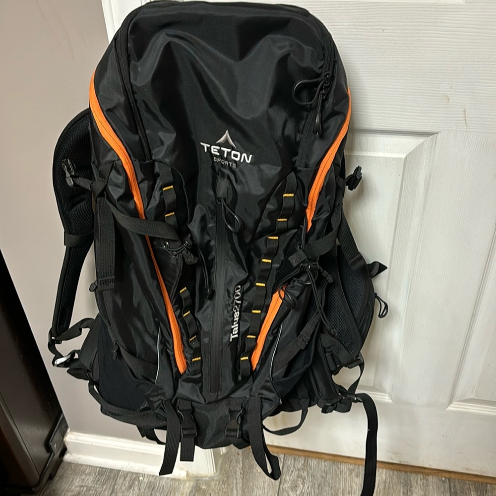 Teton Talus 2700 Hiking Backpackq